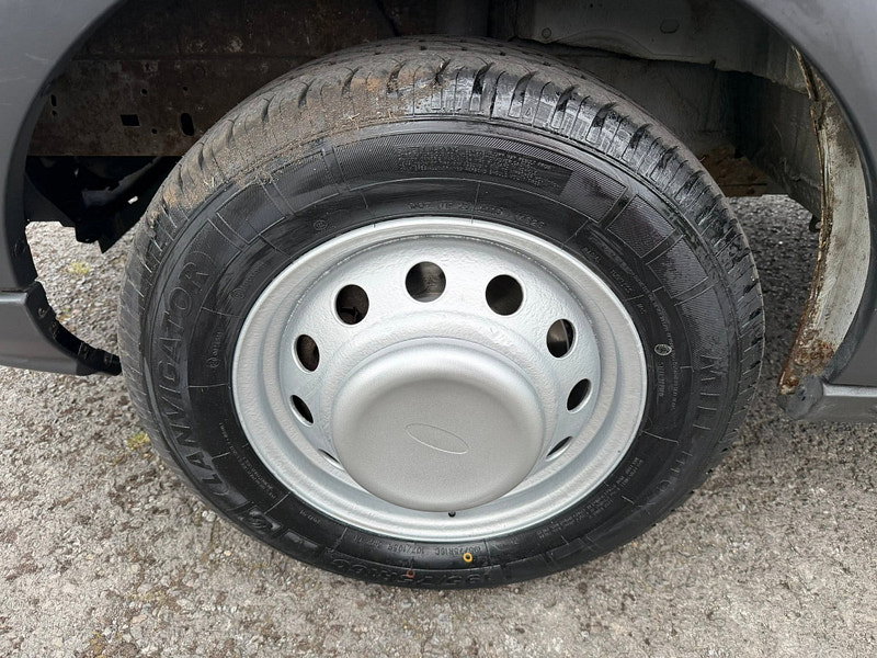 Ford Transit 2.2 TDCi 350 Chassis Cab 2dr Diesel Manual RWD L3 H1 Euro 5 (DRW) (100 ps)