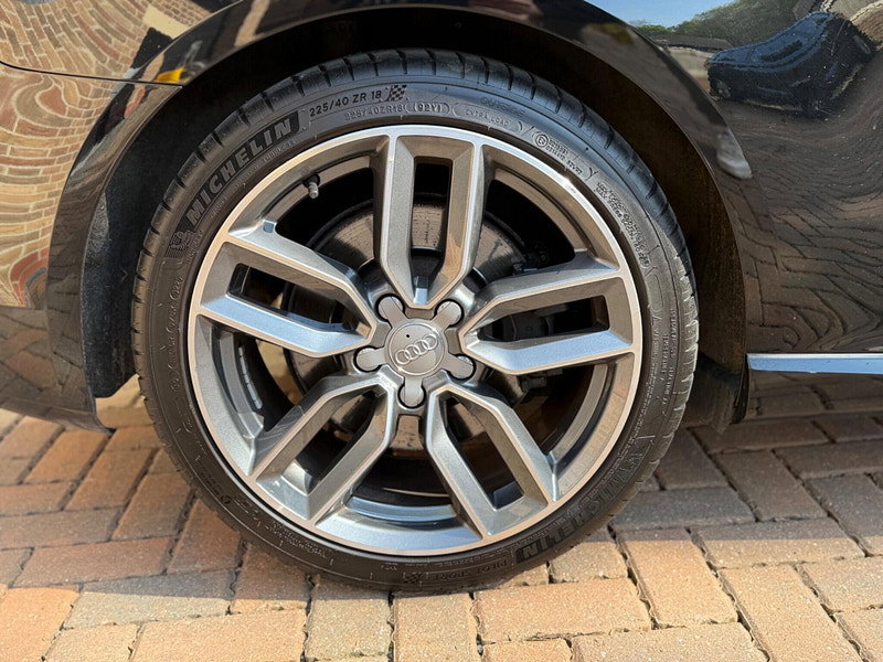 Audi S3 2.0 TFSI Hatchback 3dr Petrol S Tronic quattro Euro 6 (s/s) (Nav) (300 ps)
