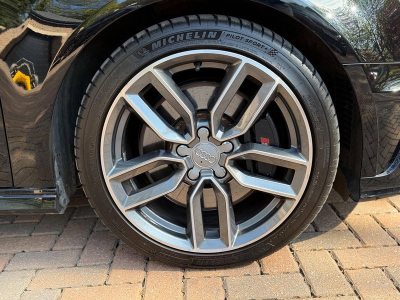 Audi S3 2.0 TFSI Hatchback 3dr Petrol S Tronic quattro Euro 6 (s/s) (Nav) (300 ps)