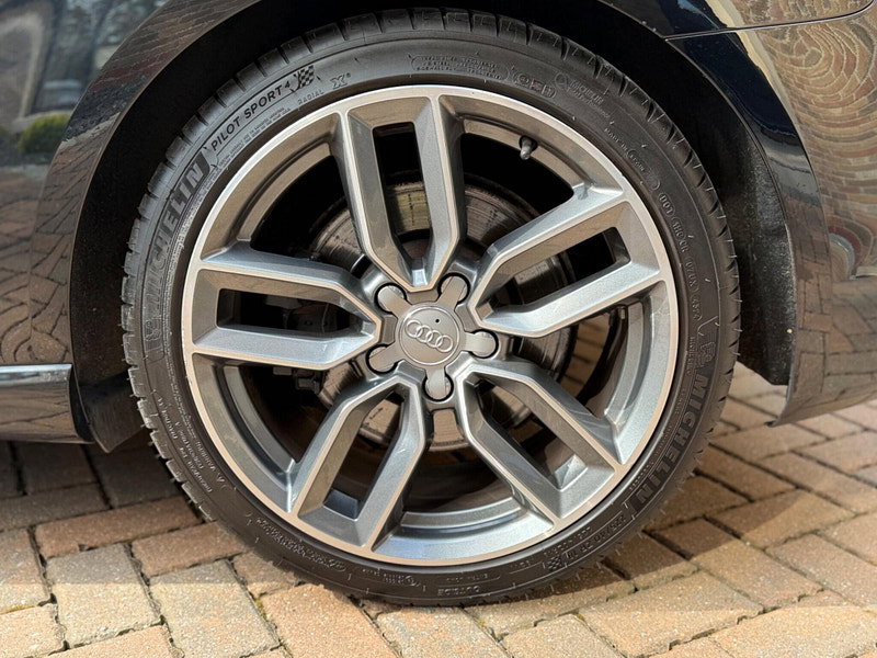 Audi S3 2.0 TFSI Hatchback 3dr Petrol S Tronic quattro Euro 6 (s/s) (Nav) (300 ps)