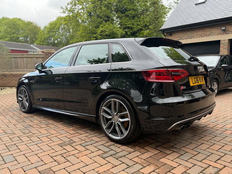 Audi S3 2.0 TFSI Sportback quattro Euro 6 (s/s) 5dr (Nav)