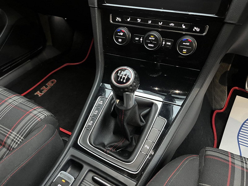 Volkswagen Golf 2.0 TSI GTI Euro 6 (s/s) 3dr
