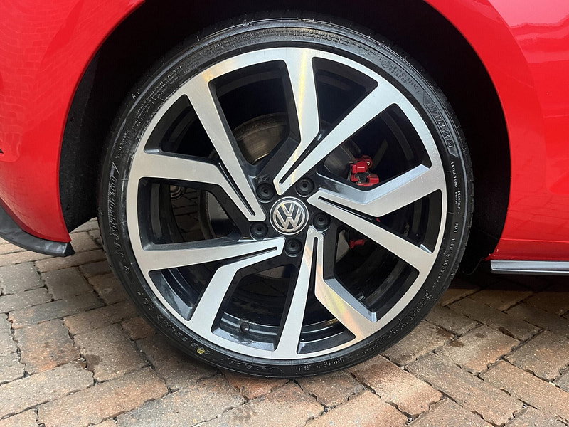 Volkswagen Golf 2.0 TSI GTI Euro 6 (s/s) 3dr
