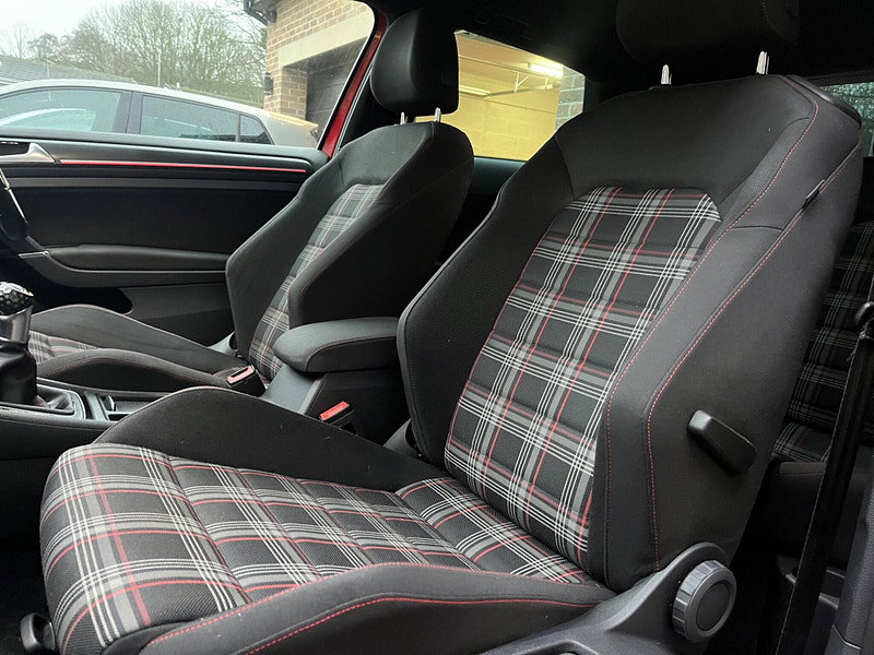 Volkswagen Golf 2.0 TSI GTI Euro 6 (s/s) 3dr