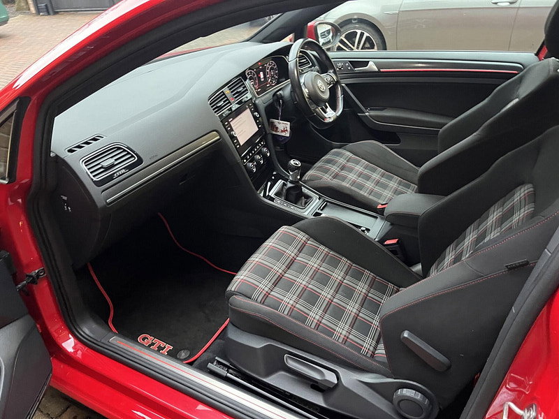 Volkswagen Golf 2.0 TSI GTI Euro 6 (s/s) 3dr