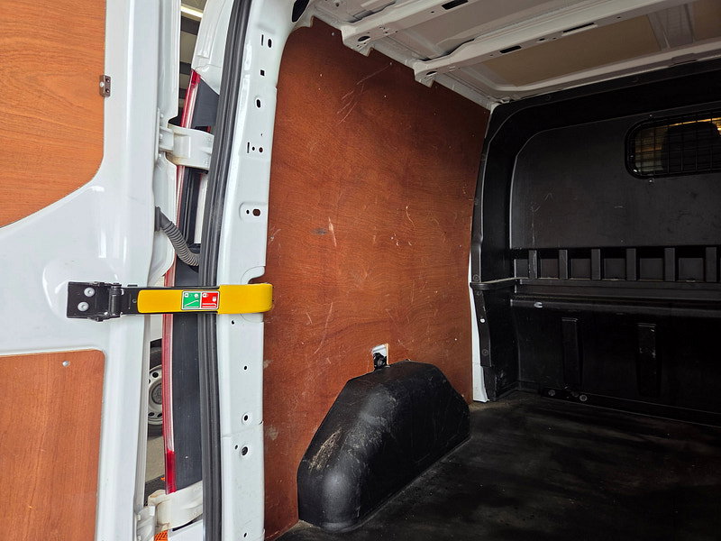 Ford Transit Custom 2.0 300 EcoBlue Limited Crew Van Double Cab 5dr Diesel Manual L2 H1 Euro 6 (s/s) (130 ps)