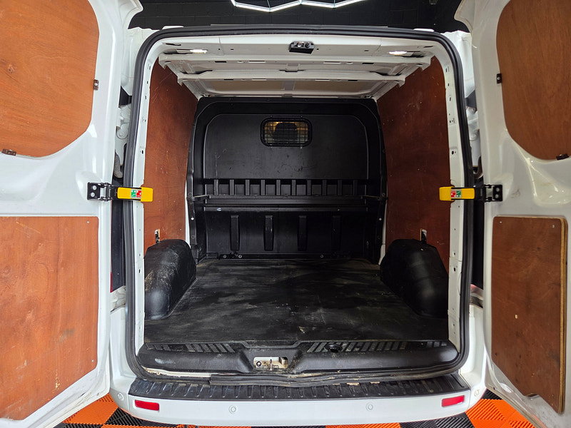 Ford Transit Custom 2.0 300 EcoBlue Limited Crew Van Double Cab 5dr Diesel Manual L2 H1 Euro 6 (s/s) (130 ps)
