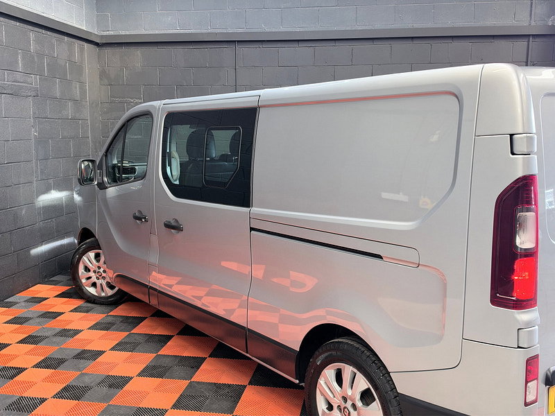 Renault Trafic 2.0 dCi Blue LL30 Sport Crew Van Double Cab 6dr Diesel Manual L2 H1 Euro 6 (s/s) (150 ps)