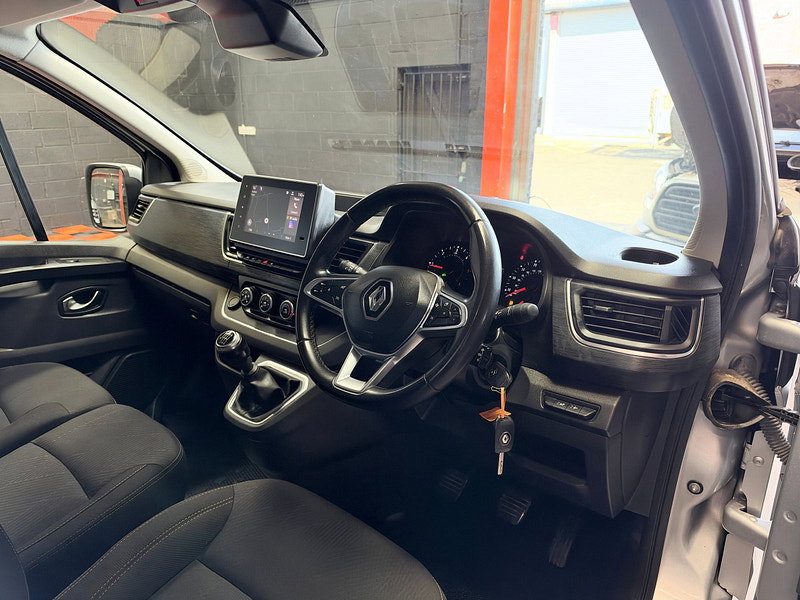 Renault Trafic 2.0 dCi Blue LL30 Sport Crew Van Double Cab 6dr Diesel Manual L2 H1 Euro 6 (s/s) (150 ps)