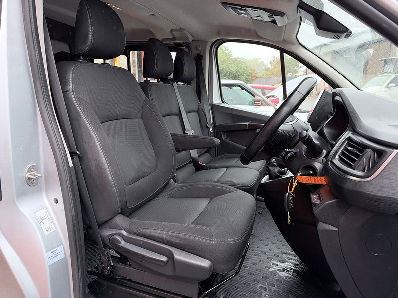 Renault Trafic 2.0 dCi Blue LL30 Sport Crew Van Double Cab 6dr Diesel Manual L2 H1 Euro 6 (s/s) (150 ps)