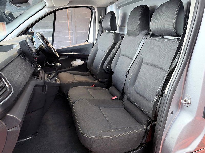 Renault Trafic 2.0 dCi Blue SL28 Sport Panel Van 5dr Diesel Manual L1 H1 Euro 6 (s/s) (130 ps)