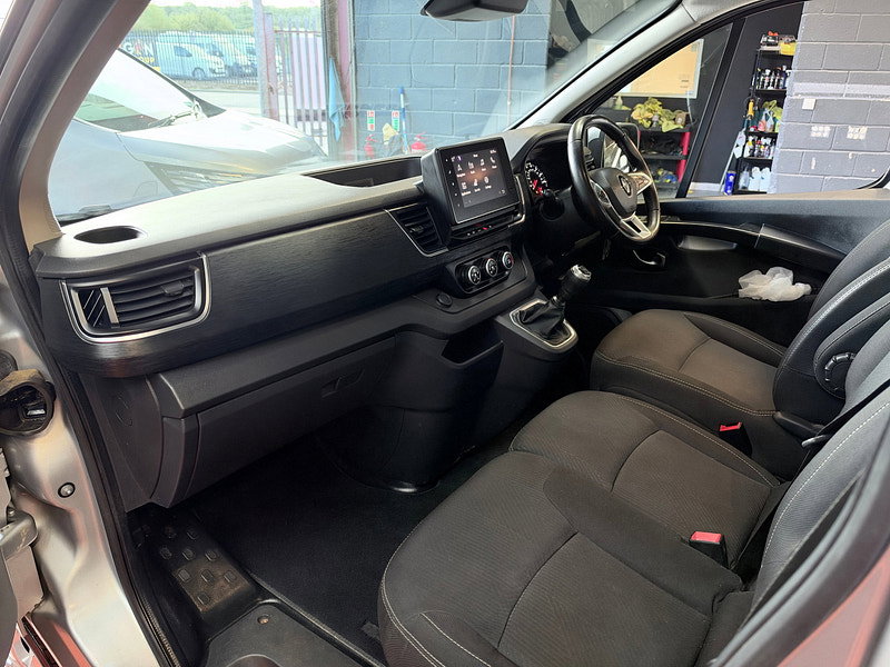 Renault Trafic 2.0 dCi Blue SL28 Sport Panel Van 5dr Diesel Manual L1 H1 Euro 6 (s/s) (130 ps)