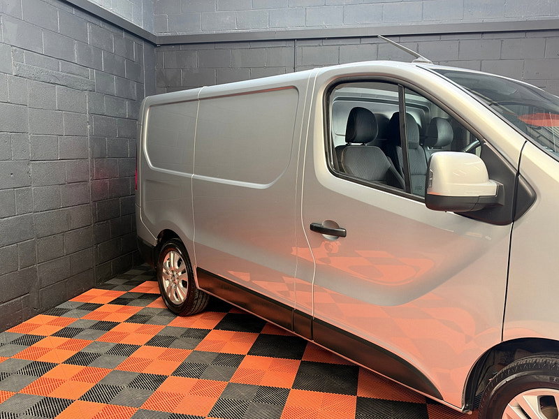 Renault Trafic 2.0 dCi Blue SL28 Sport Panel Van 5dr Diesel Manual L1 H1 Euro 6 (s/s) (130 ps)