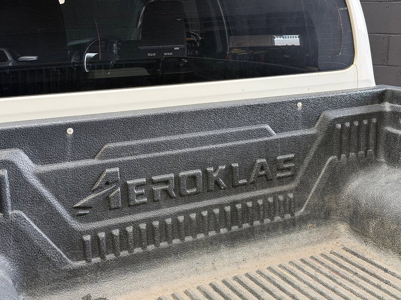 Toyota Hilux 2.8 D-4D Invincible Pickup Double Cab 4dr Diesel Auto 4WD Euro 6 (s/s) (204 ps)
