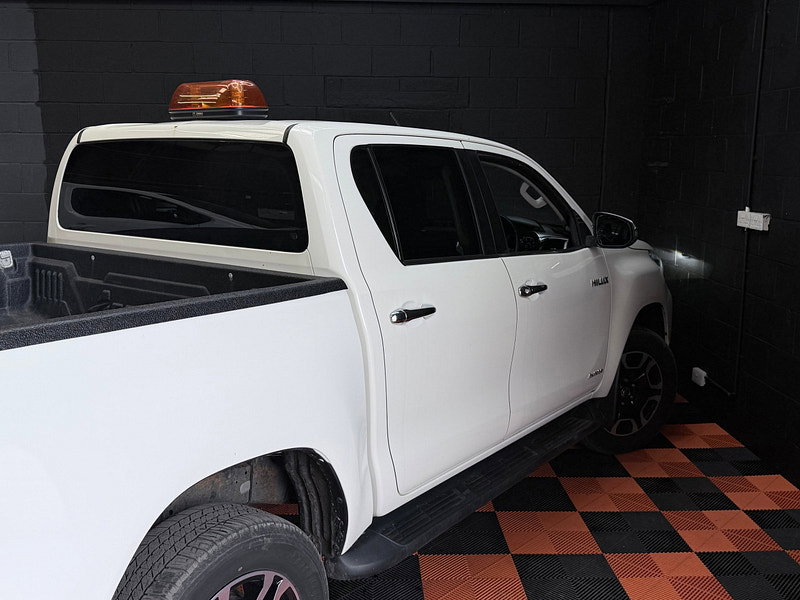 Toyota Hilux 2.8 D-4D Invincible Pickup Double Cab 4dr Diesel Auto 4WD Euro 6 (s/s) (204 ps)
