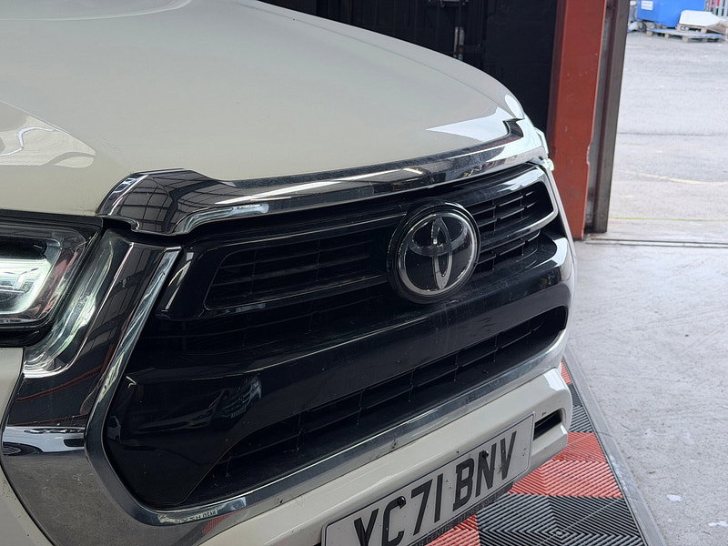 Toyota Hilux 2.8 D-4D Invincible Pickup Double Cab 4dr Diesel Auto 4WD Euro 6 (s/s) (204 ps)