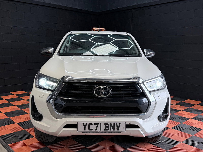Toyota Hilux 2.8 D-4D Invincible Pickup Double Cab 4dr Diesel Auto 4WD Euro 6 (s/s) (204 ps)