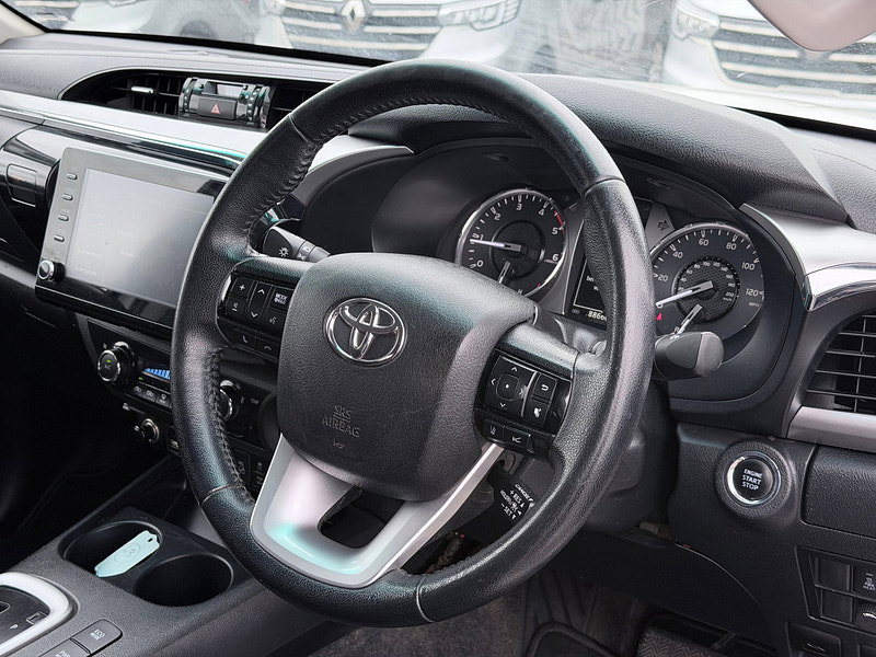 Toyota Hilux 2.8 D-4D Invincible Pickup Double Cab 4dr Diesel Auto 4WD Euro 6 (s/s) (204 ps)