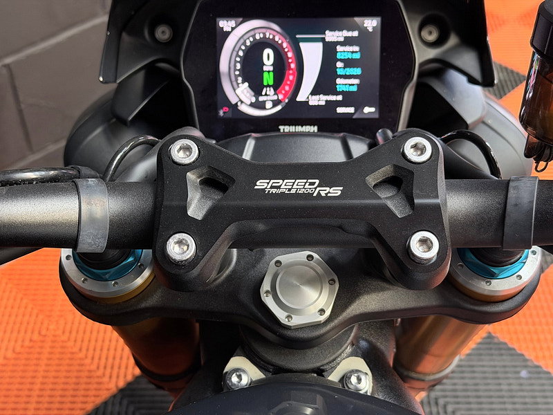 Triumph Speed Triple 1200 1200 RS Naked Petrol Manual X-ring Euro 5 (183 ps)