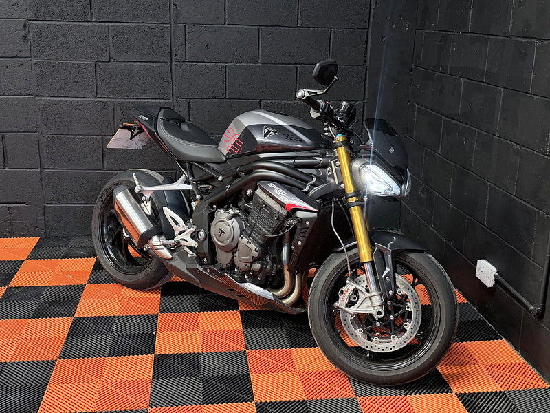 Triumph Speed Triple 1200 1200 RS Naked Petrol Manual X-ring Euro 5 (183 ps)