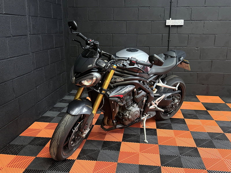 Triumph Speed Triple 1200 1200 RS Naked Petrol Manual X-ring Euro 5 (183 ps)