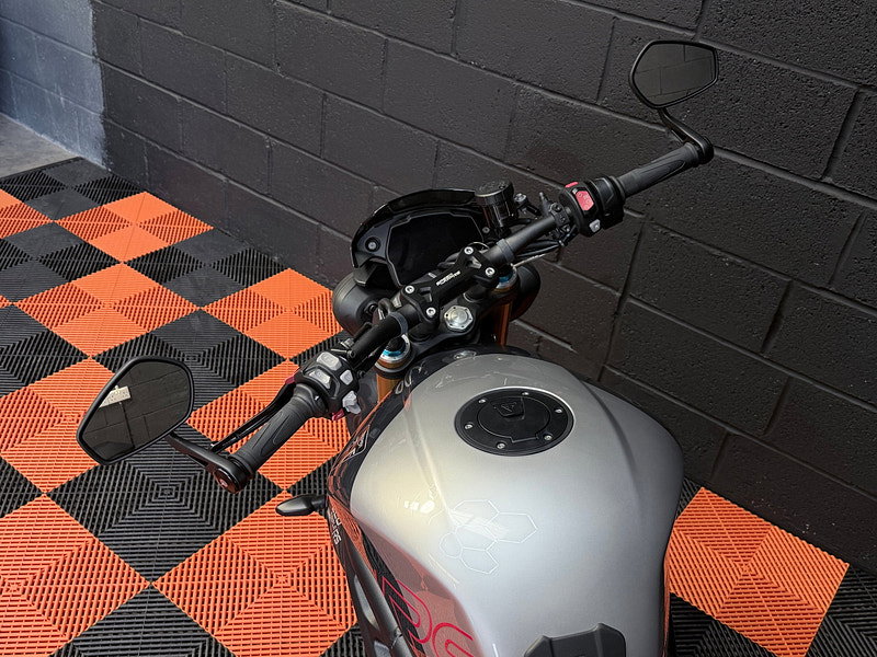Triumph Speed Triple 1200 1200 RS Naked Petrol Manual X-ring Euro 5 (183 ps)
