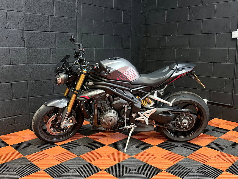 Triumph Speed Triple 1200 1200 RS Naked Petrol Manual X-ring Euro 5 (183 ps)