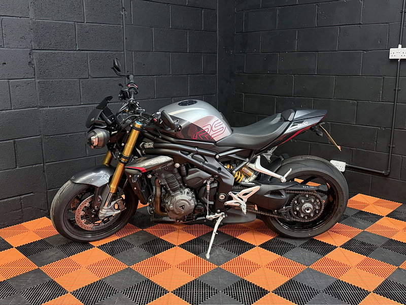 Triumph Speed Triple 1200 1200 RS Naked Petrol Manual X-ring Euro 5 (183 ps)