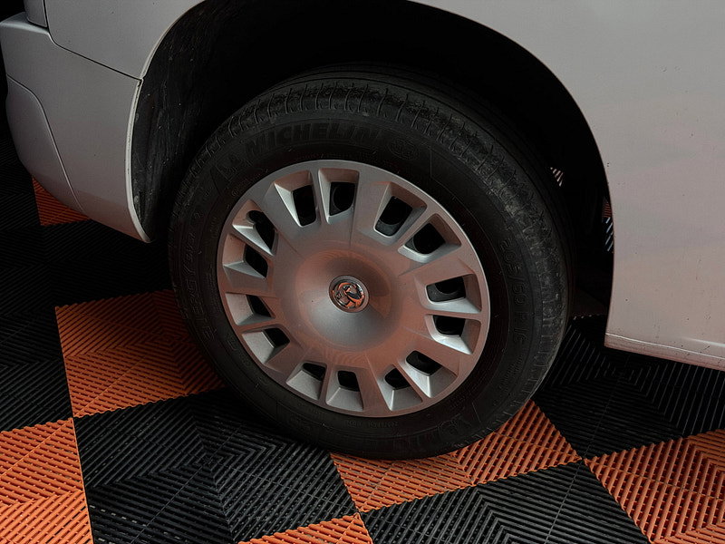 Vauxhall Combo 1.5 Turbo D 2300 Pro Panel Van 5dr Diesel Manual L1 H1 Euro 6 (s/s) (100 ps)