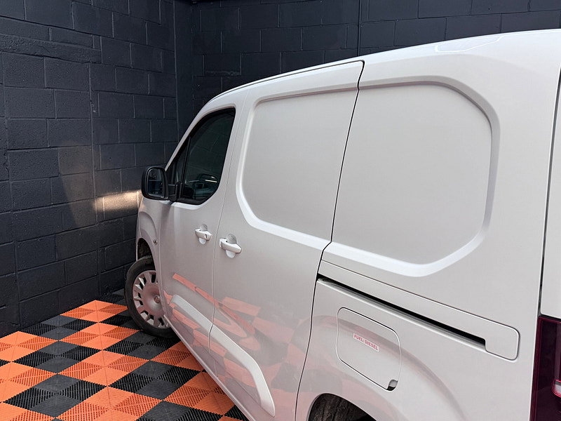Vauxhall Combo 1.5 Turbo D 2300 Pro Panel Van 5dr Diesel Manual L1 H1 Euro 6 (s/s) (100 ps)