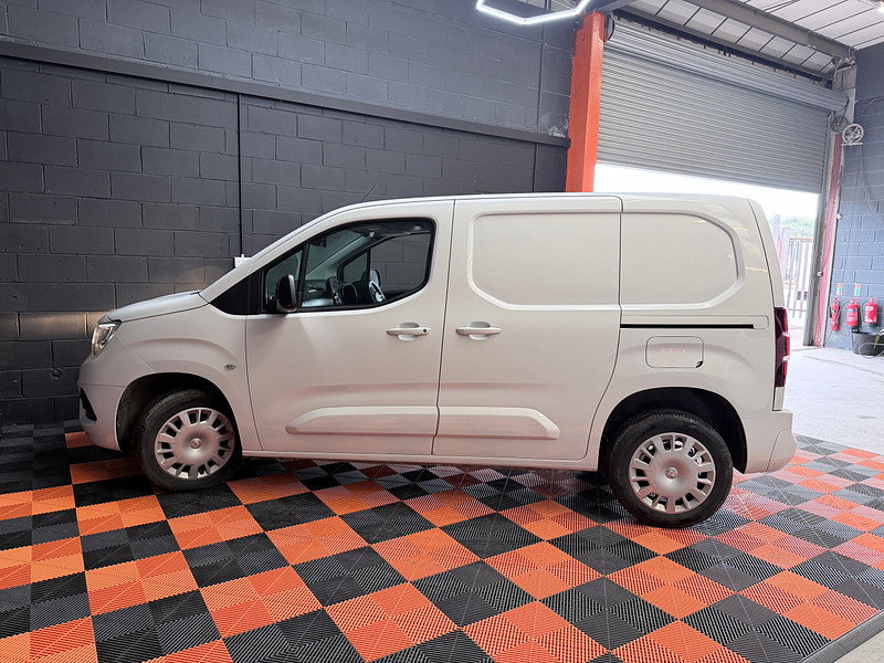 Vauxhall Combo 1.5 Turbo D 2300 Pro Panel Van 5dr Diesel Manual L1 H1 Euro 6 (s/s) (100 ps)
