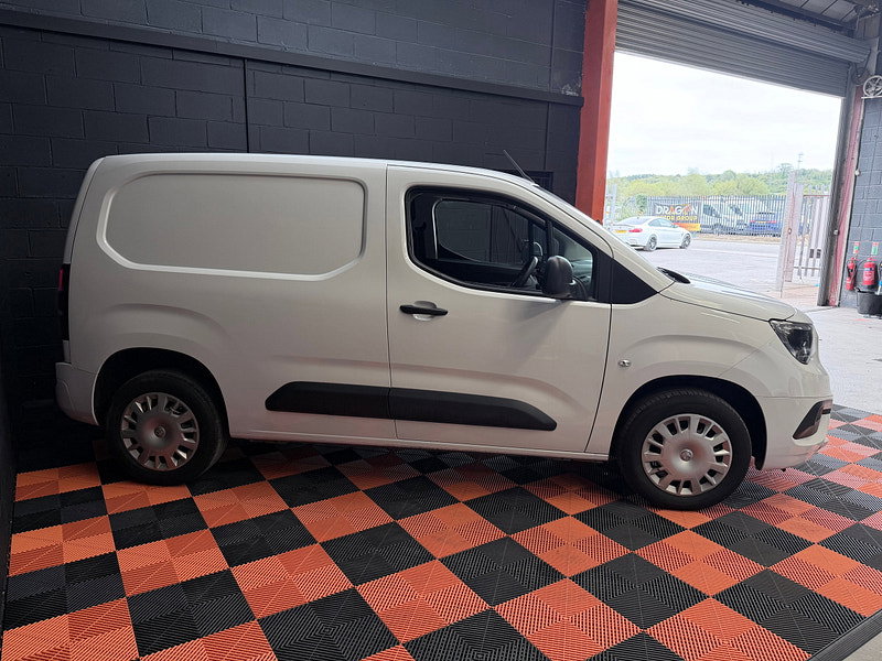 Vauxhall Combo 1.5 Turbo D 2300 Sportive Panel Van 5dr Diesel Manual L1 H1 Euro 6 (100 ps)