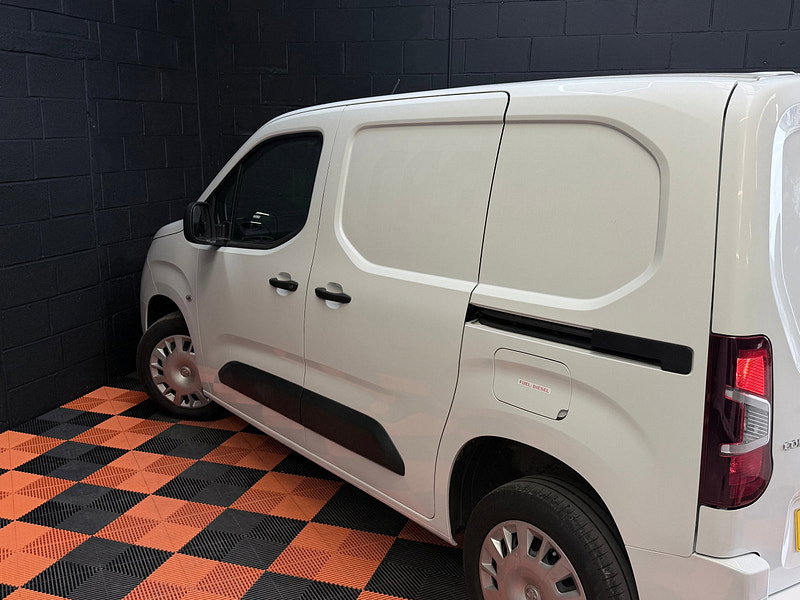 Vauxhall Combo 1.5 Turbo D 2300 Sportive Panel Van 5dr Diesel Manual L1 H1 Euro 6 (100 ps)