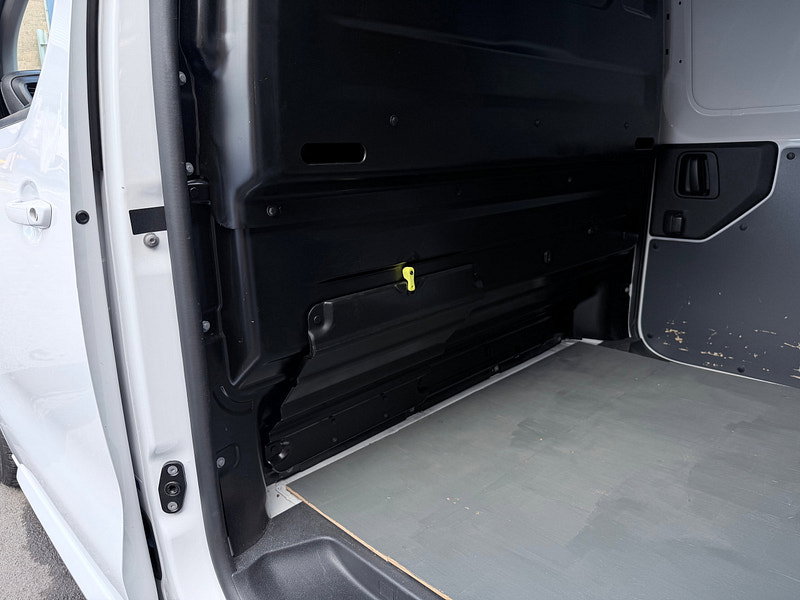 Vauxhall Vivaro 1.5 Turbo D 2900 Pro Panel Van 6dr Diesel Manual L2 H1 Euro 6 (s/s) (100 ps)
