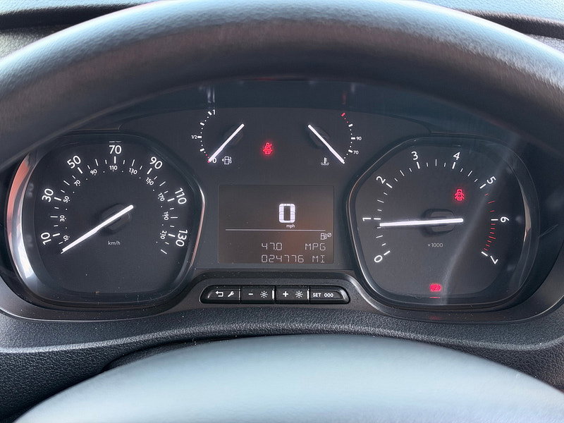 Vauxhall Vivaro 1.5 Turbo D 2900 Pro Panel Van 6dr Diesel Manual L2 H1 Euro 6 (s/s) (100 ps)
