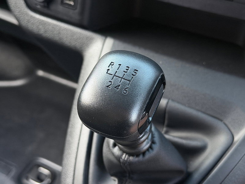 Vauxhall Vivaro 1.5 Turbo D 2900 Pro Panel Van 6dr Diesel Manual L2 H1 Euro 6 (s/s) (100 ps)