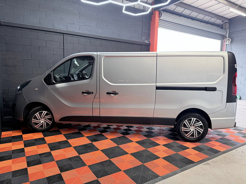 Vauxhall Vivaro 1.6 CDTi 2900 Sportive Panel Van 5dr Diesel Manual L2 H1 Euro 6 (120 ps)