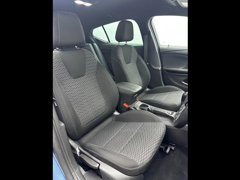 Vauxhall Astra 1.6 CDTi BlueInjection SRi VX Line Nav Euro 6 (s/s) 5dr