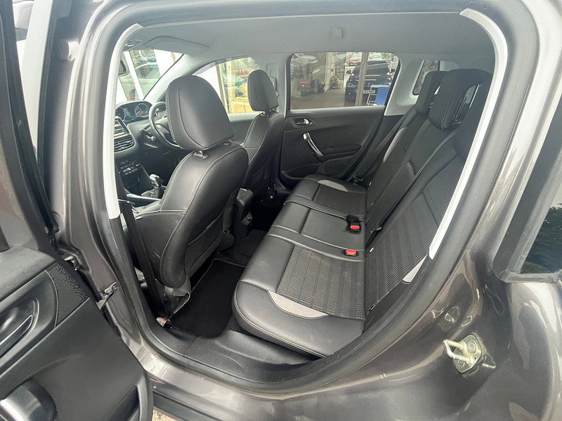 Peugeot 2008 1.6 e-HDi Allure SUV 5dr Diesel Manual Euro 5 (s/s) (92 ps)