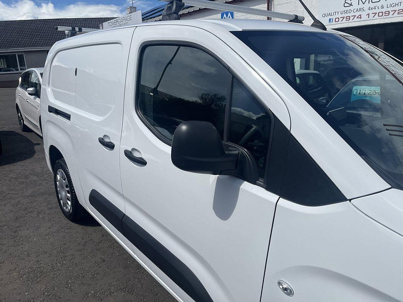 Vauxhall Combo 1.5 Turbo D 2300 Sportive Panel Van 4dr Diesel Manual L2 H1 Euro 6 (100 ps)