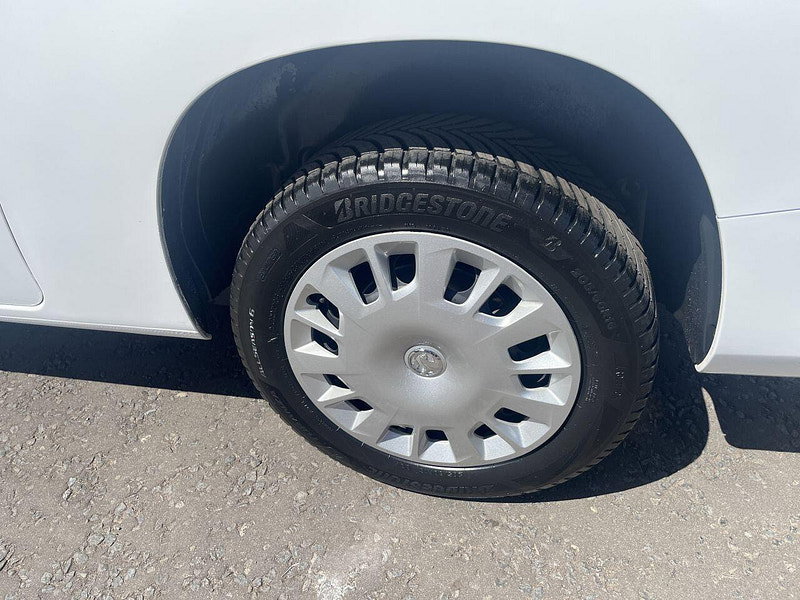 Vauxhall Combo 1.5 Turbo D 2300 Sportive Panel Van 4dr Diesel Manual L2 H1 Euro 6 (100 ps)