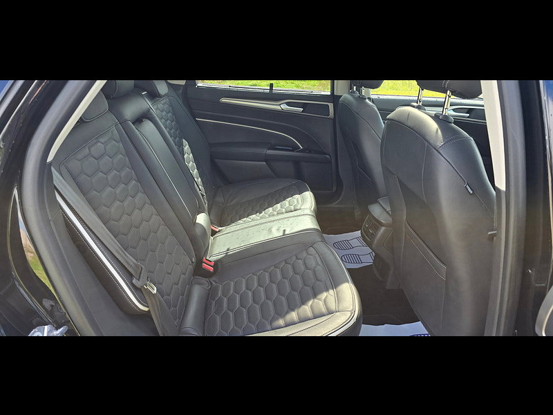 Ford Mondeo 2.0 TDCi Vignale Hatchback 5dr Diesel Powershift Euro 6 (s/s) (180 ps)