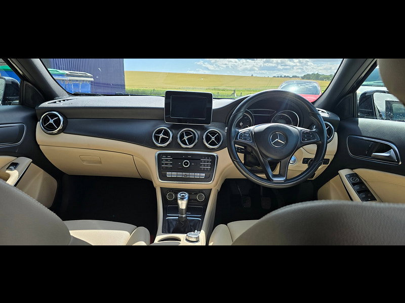 Mercedes-Benz GLA 2.1 GLA200d SE (Executive) SUV 5dr Diesel Manual Euro 6 (s/s) (136 ps)