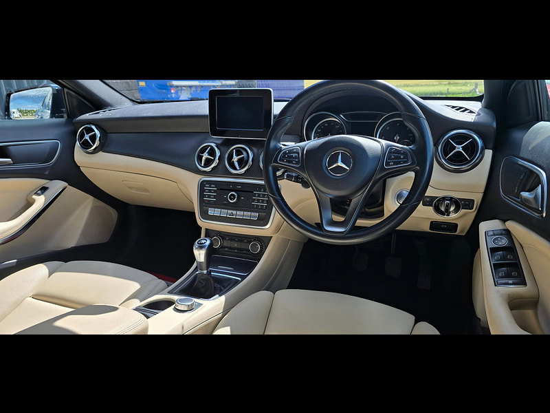 Mercedes-Benz GLA 2.1 GLA200d SE (Executive) SUV 5dr Diesel Manual Euro 6 (s/s) (136 ps)