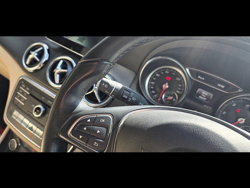Mercedes-Benz GLA 2.1 GLA200d SE (Executive) SUV 5dr Diesel Manual Euro 6 (s/s) (136 ps)