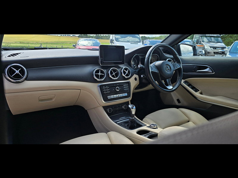 Mercedes-Benz GLA 2.1 GLA200d SE (Executive) SUV 5dr Diesel Manual Euro 6 (s/s) (136 ps)