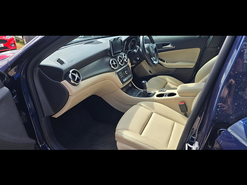 Mercedes-Benz GLA 2.1 GLA200d SE (Executive) SUV 5dr Diesel Manual Euro 6 (s/s) (136 ps)