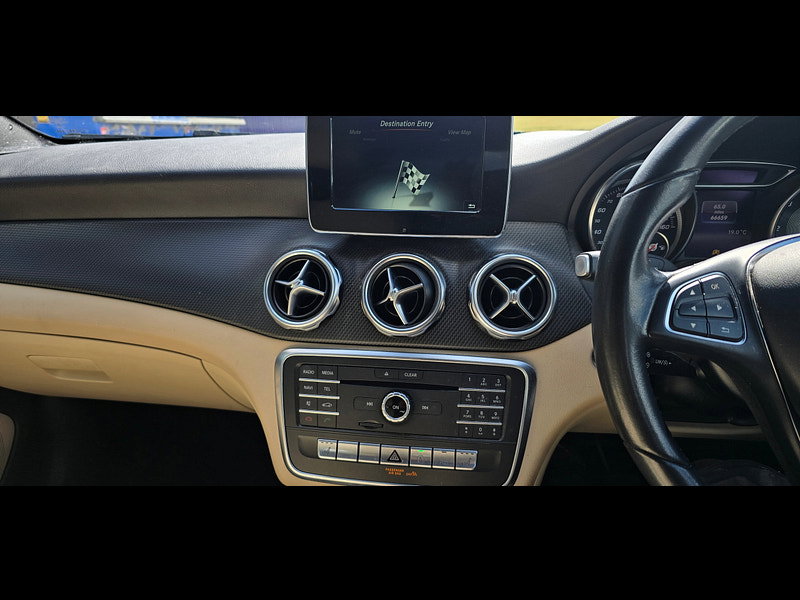 Mercedes-Benz GLA 2.1 GLA200d SE (Executive) SUV 5dr Diesel Manual Euro 6 (s/s) (136 ps)
