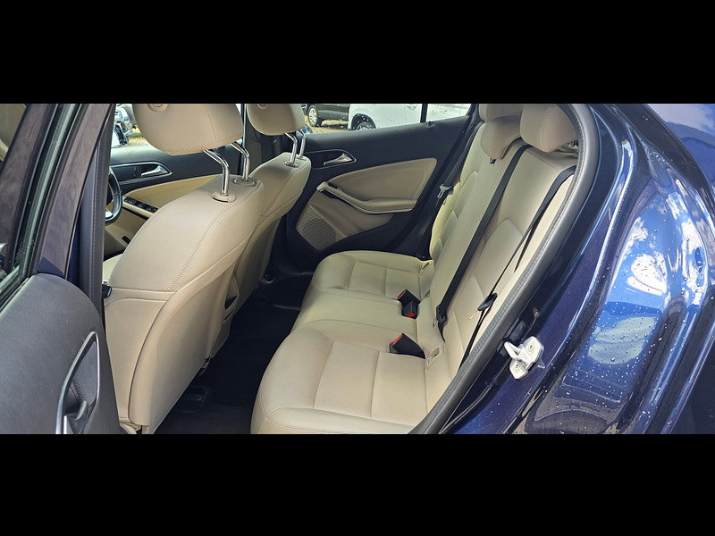 Mercedes-Benz GLA 2.1 GLA200d SE (Executive) SUV 5dr Diesel Manual Euro 6 (s/s) (136 ps)