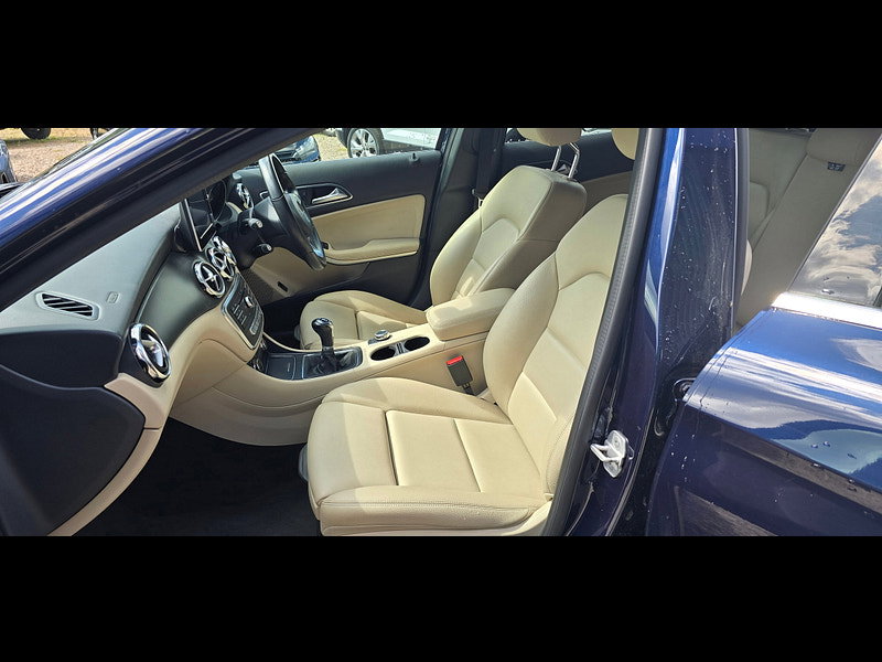 Mercedes-Benz GLA 2.1 GLA200d SE (Executive) SUV 5dr Diesel Manual Euro 6 (s/s) (136 ps)